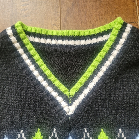 Fall Winter Plaid Knitted Cropped Sweater Vest in Black - Picture 4 of 9